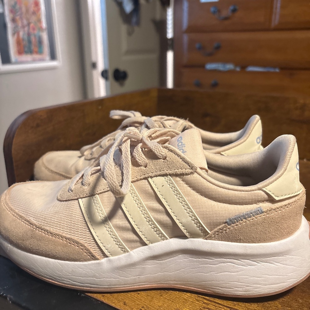Size 5 adidas sneakers barely worn